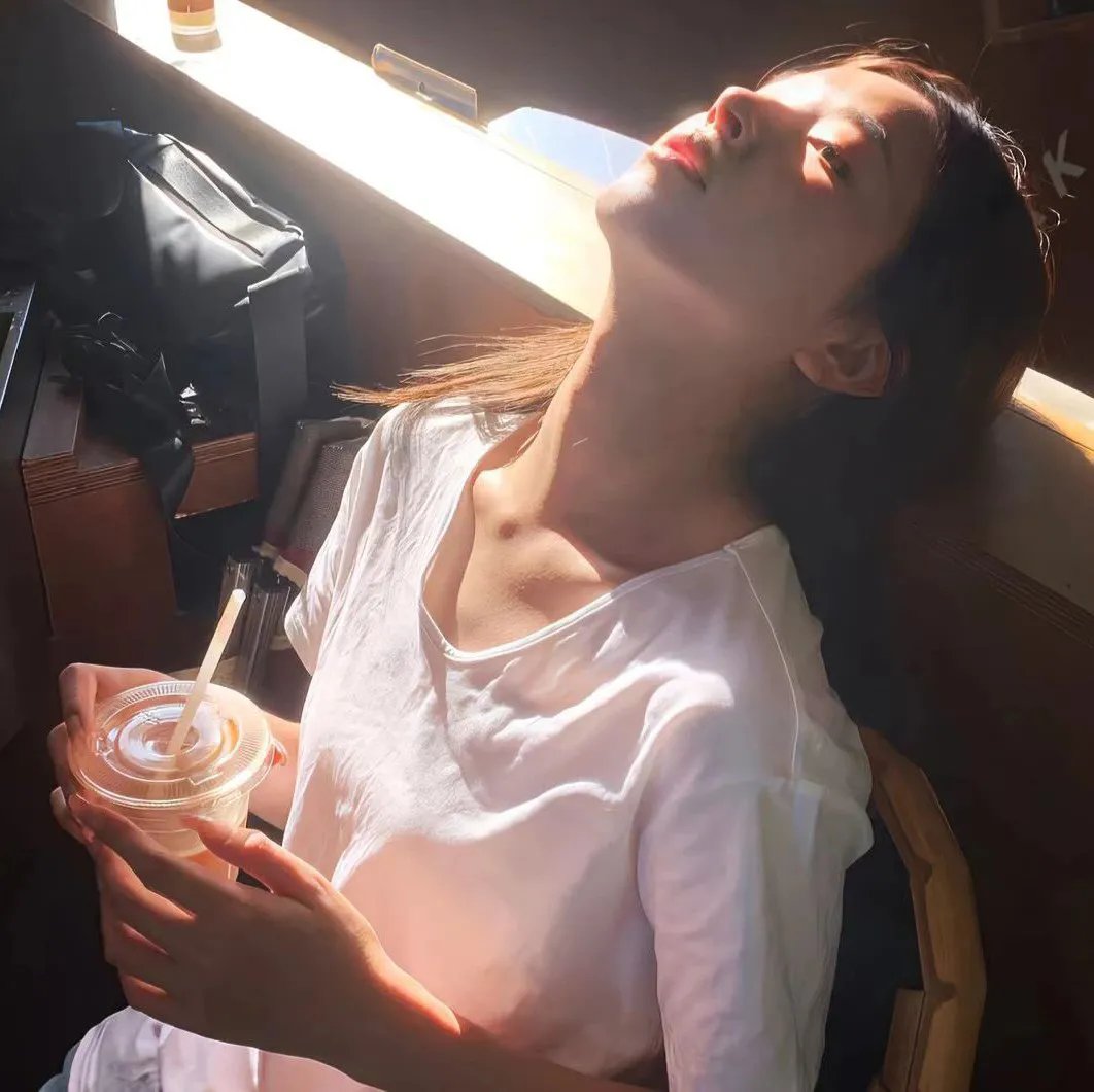 女孩不微笑